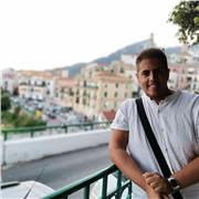 Insegnante di materie umanistiche, laureato magistrale, specializzato in Numismatica e Dottorando all'università di Napoli Federico II